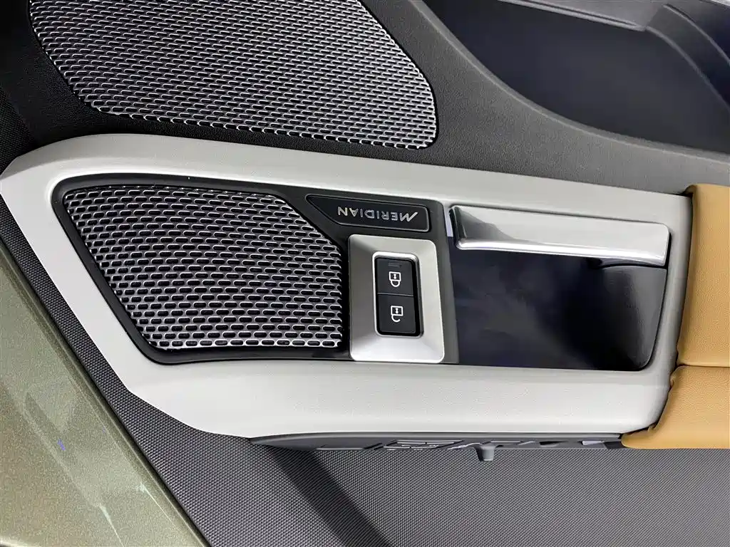 Land Rover Defender 2024 110 3.0T P400 Dark Special Edition фото 20