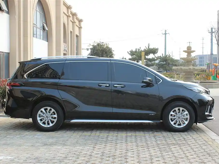 Toyota Granvia 2024 2.5L Hybrid Comfort фото 25