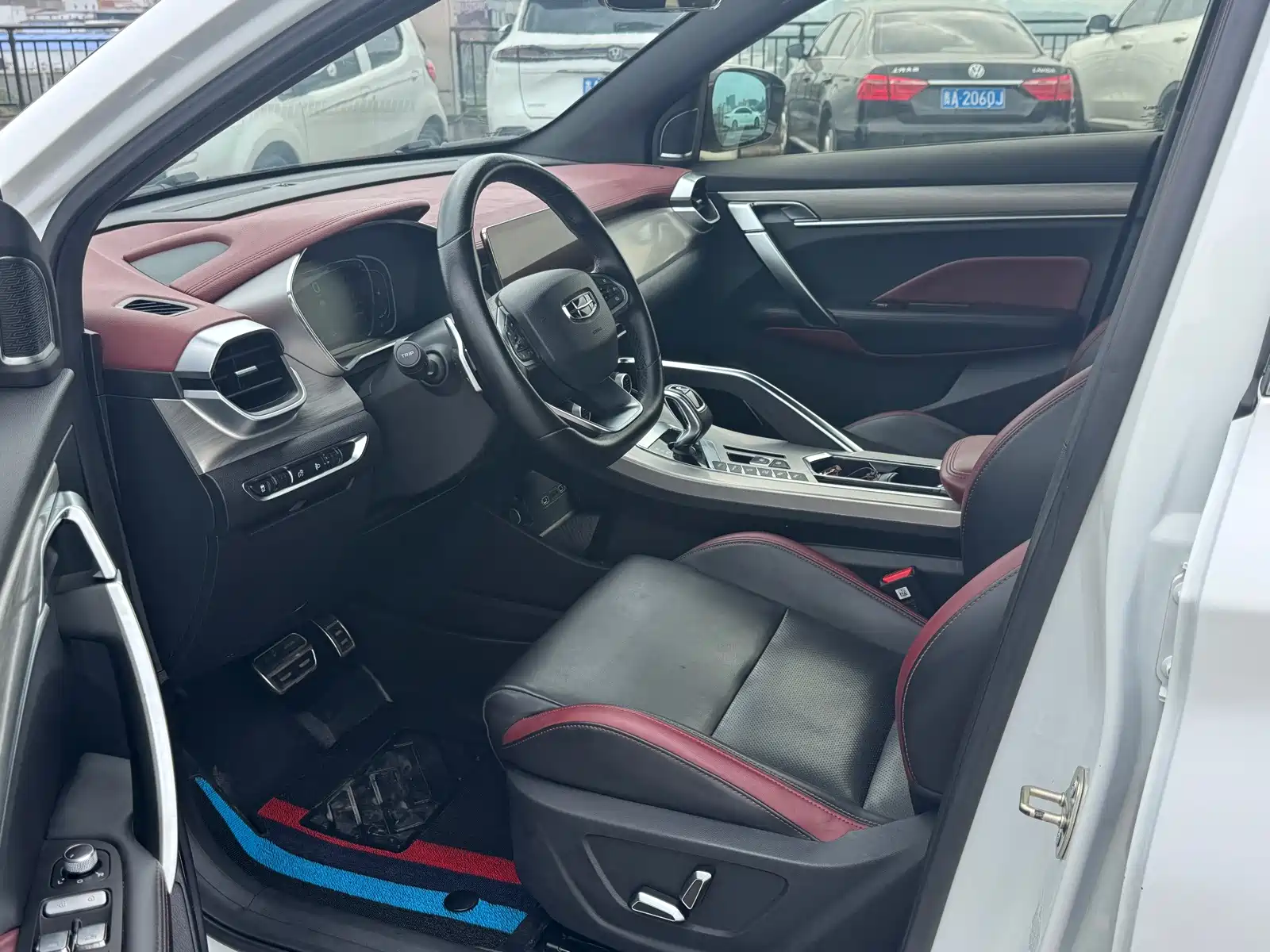 Фото 7 - Geely Coolray