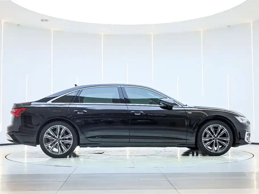 Audi A6L 2025 45 TFSI quattro Premium Sport + Exclusive Package фото 4