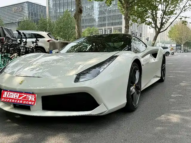 FERRARI 488