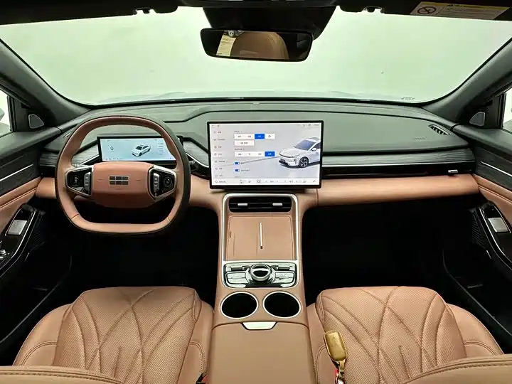 Geely Galaxy Galaxy L6 2025 EM-i 140km Explorer+ Edition фото 4