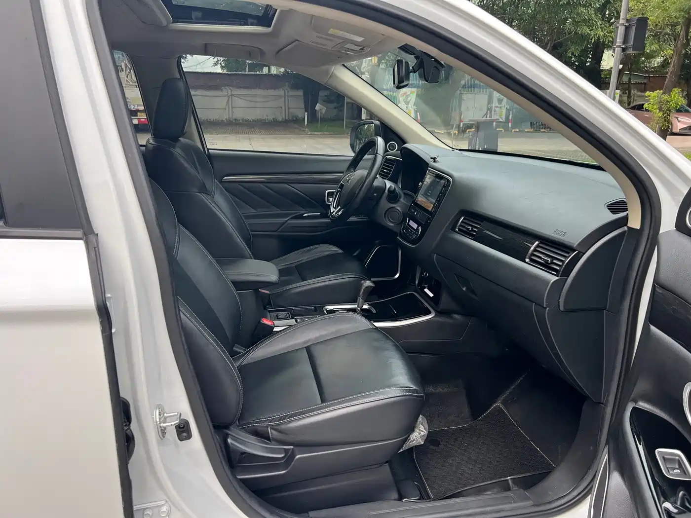 Фото 10 - Mitsubishi Outlander