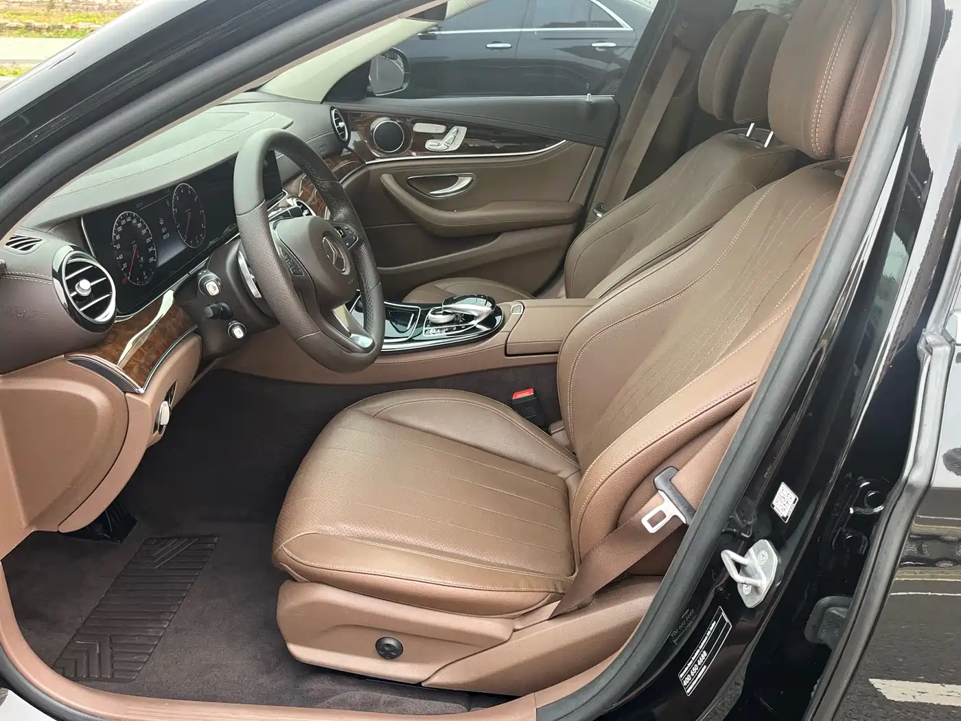 Mercedes-Benz E-Class 2018 E 300 L Luxury фото 29