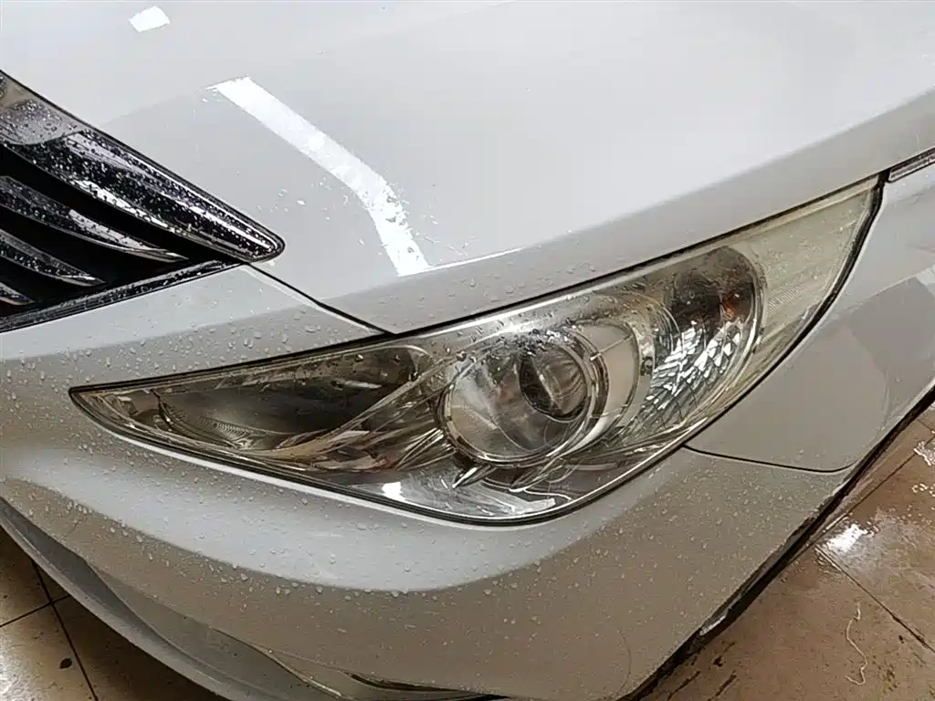 Hyundai Sonata 2014 2.0L Automatic Luxury фото 24
