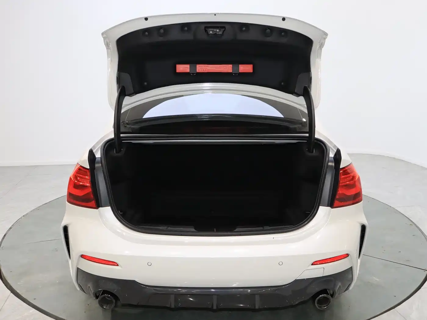 BMW 1 Series 2022 125i M Sport Shadow Edition фото 13