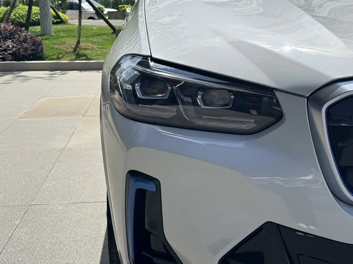 BMW iX3 2022 Leading Edition фото 8