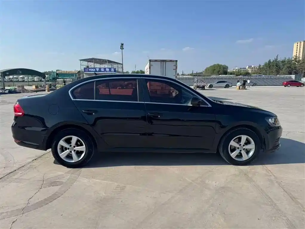 Volkswagen Lavida 2015 1.6L Manual Trend Edition фото 4