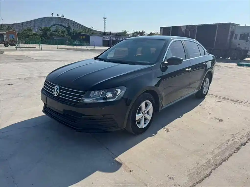 Volkswagen Lavida 2015 1.6L Manual Trend Edition фото 2