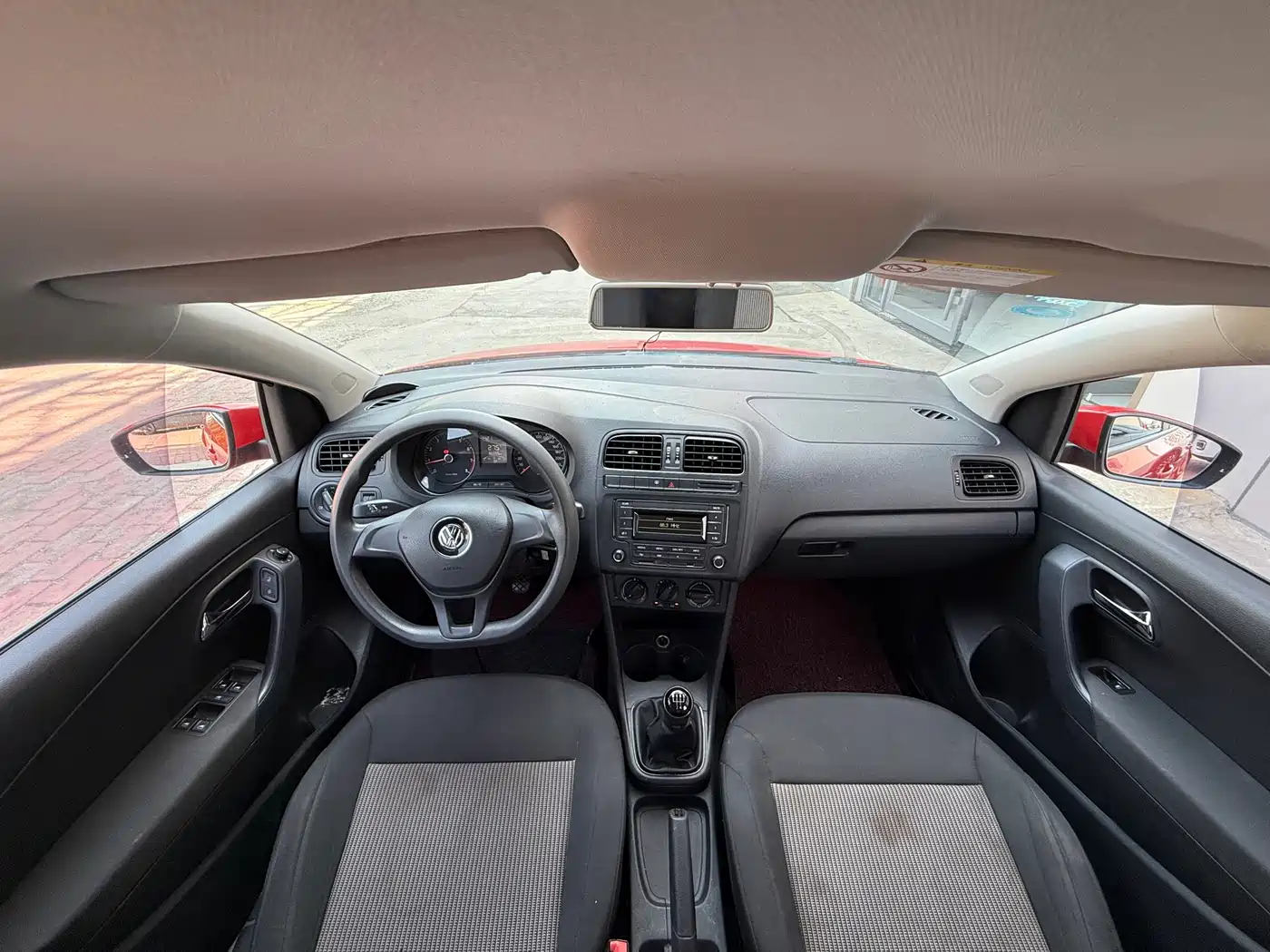 Volkswagen Polo 2014 1.4L Manual Trend Edition фото 5