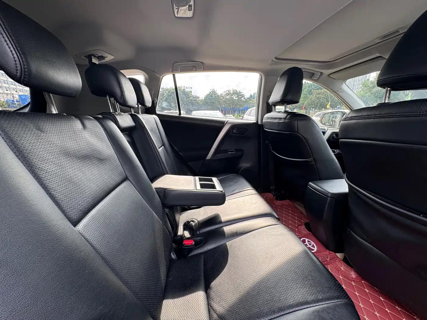 Toyota RAV4 Rongfang 2015 2.0L CVT 2WD Trend Edition фото 10