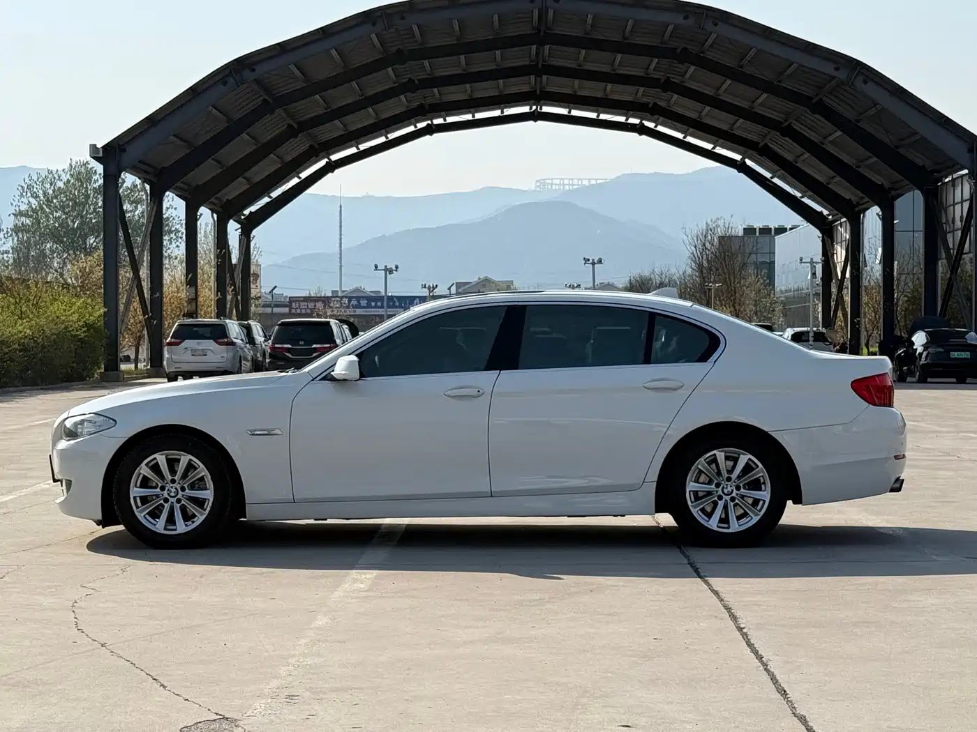 BMW 5 Series 2012 523Li Luxury фото 3