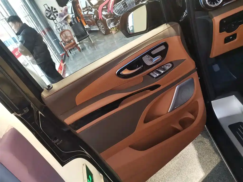 Mercedes-Benz Vito 2023 2.0T Business 7-Seater фото 28