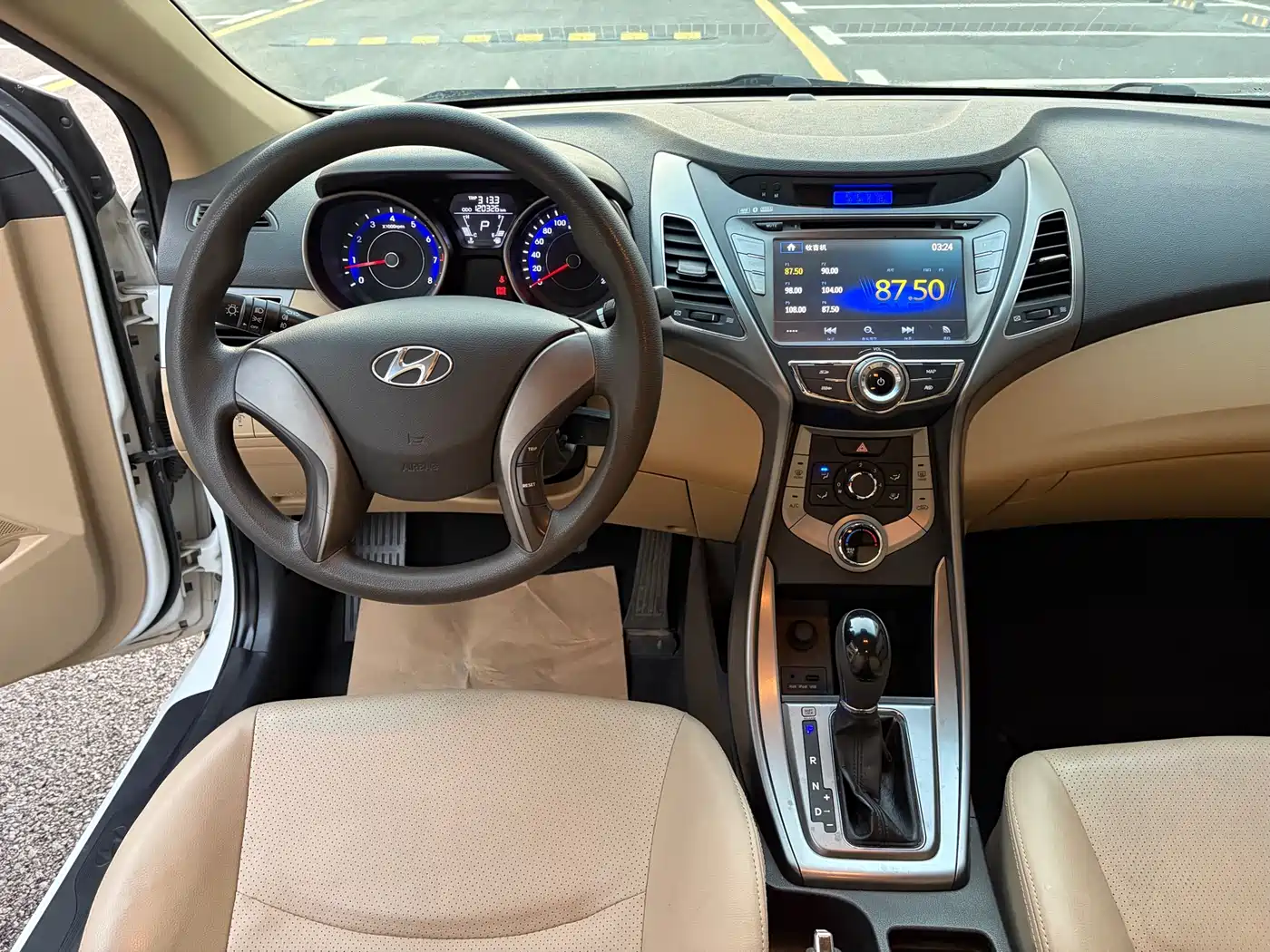 Hyundai Langdong 2012 1.6L Automatic Fashion фото 7