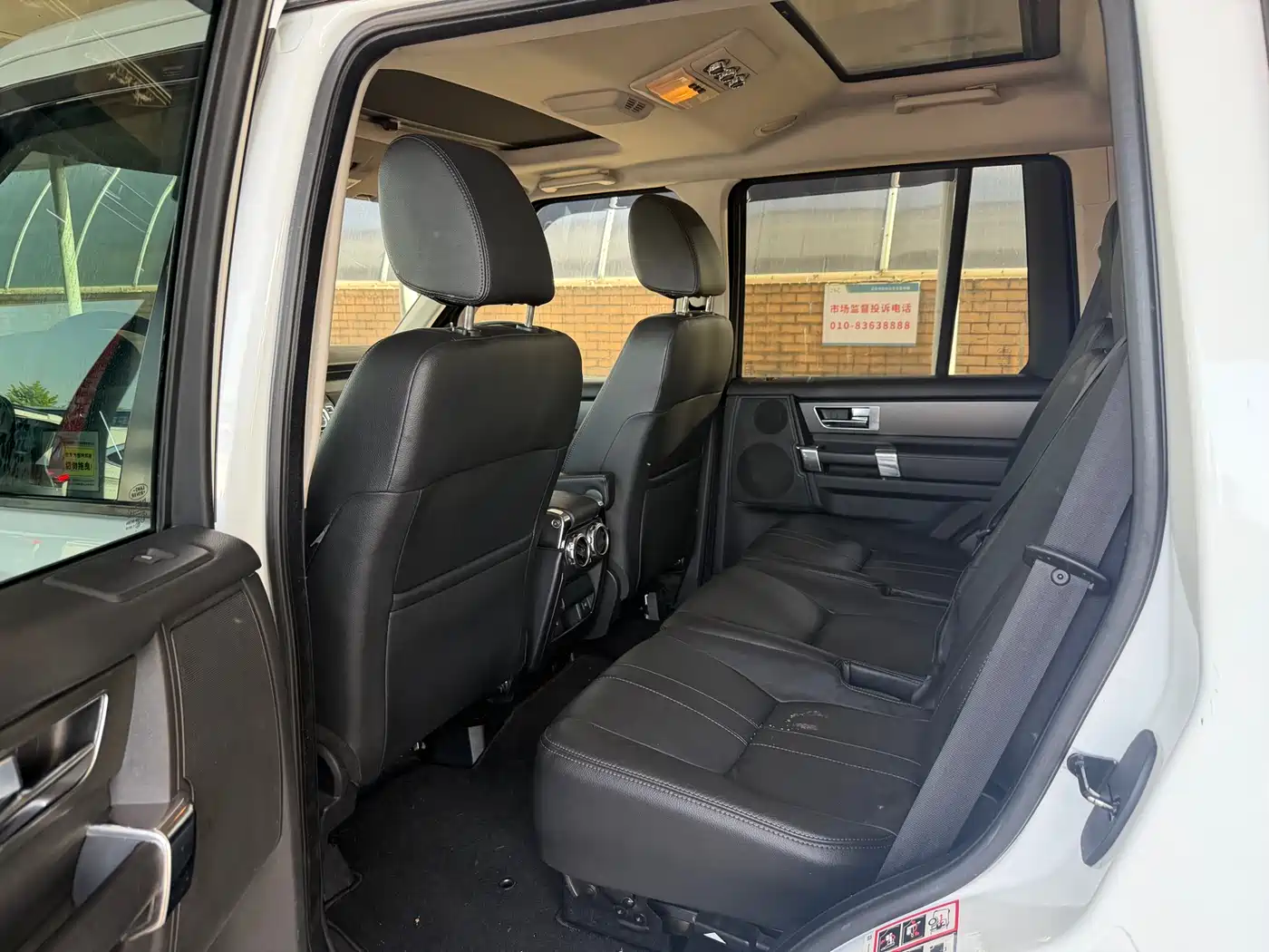 Land Rover Discovery 2011 4.0 V6 HSE фото 11