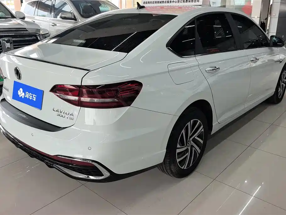 Volkswagen Lavida 2023 300TSI DSG Starlight Full Comfort Edition фото 3