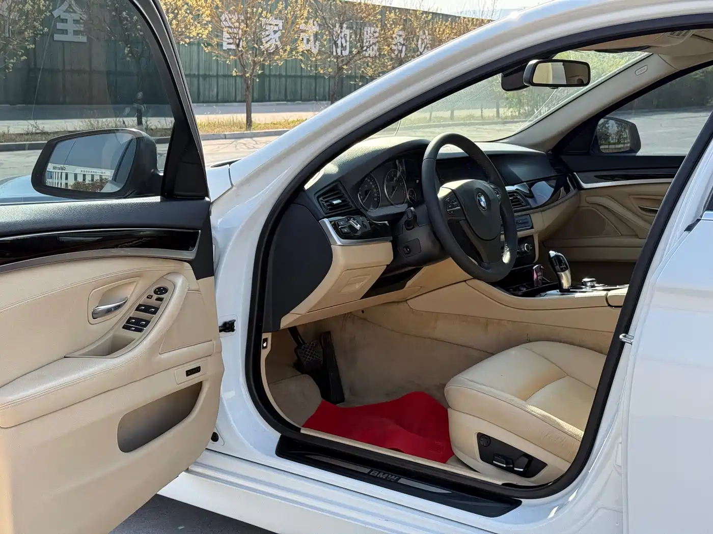 BMW 5 Series 2012 523Li Luxury фото 16