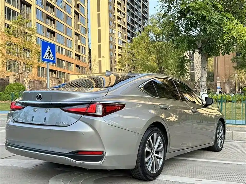 Lexus ES 2020 200 Excellence фото 7