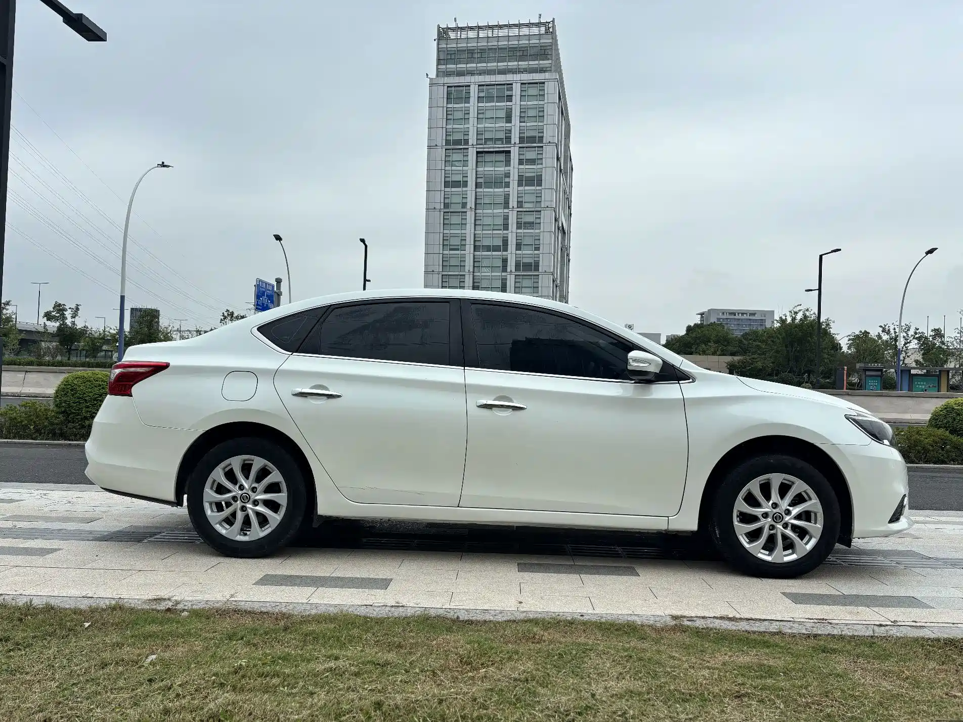 Photo 3 - Nissan Sylphy