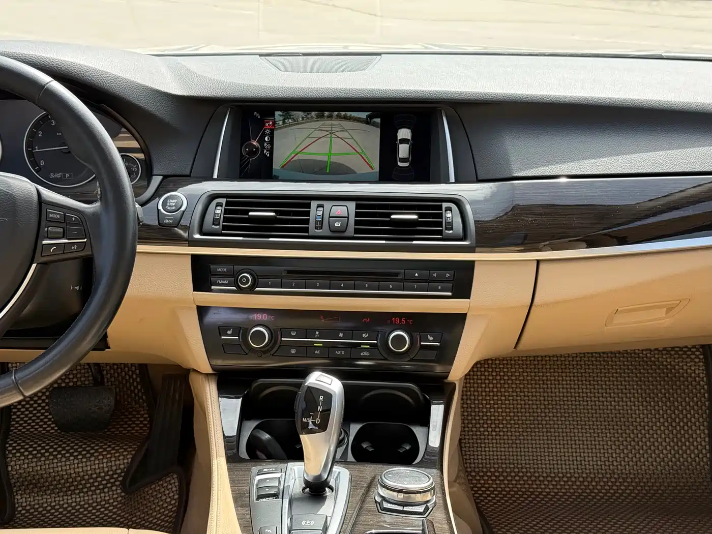 BMW 5 Series 2014 525Li Luxury Design Package фото 28