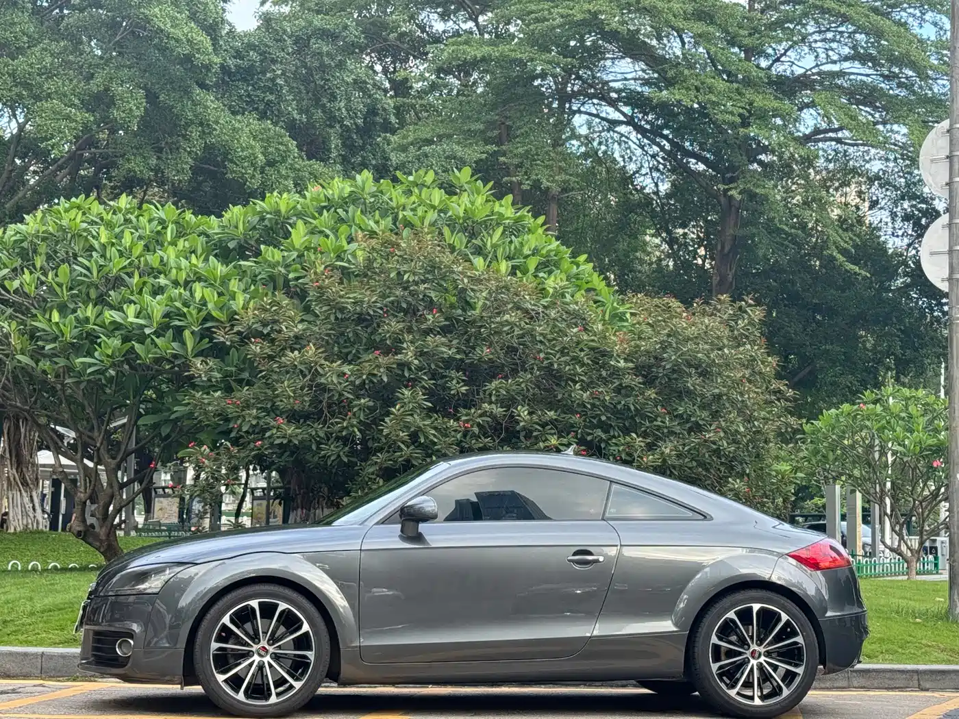 Audi TT 2011 2011 TT Coupe 2.0TFSI
