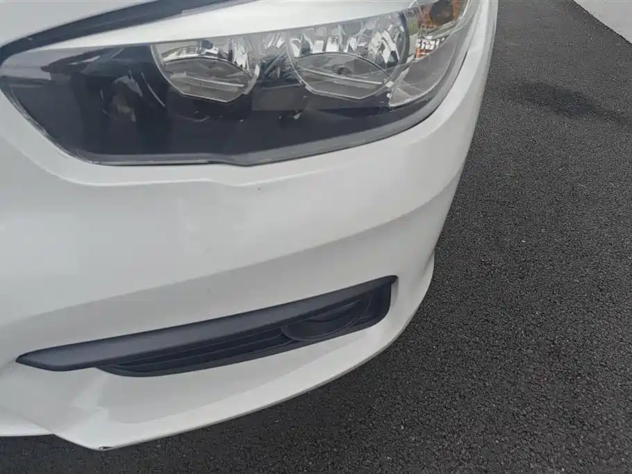 BMW 1 Series (Import) 2016 120i Leading Model фото 5