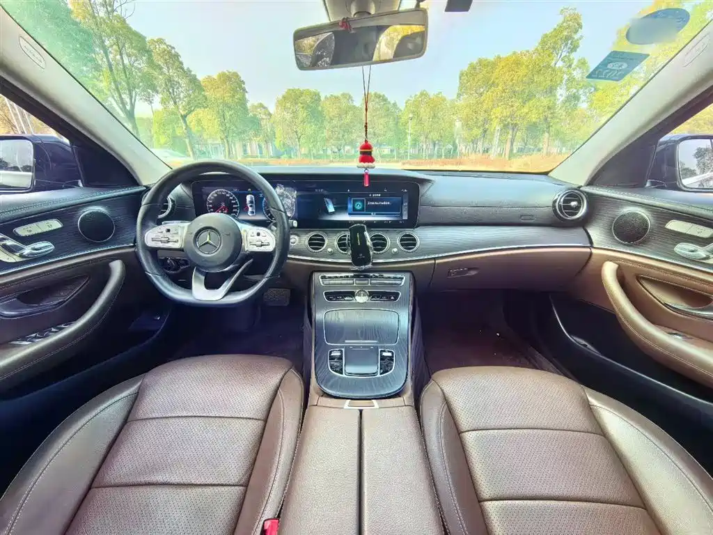 Mercedes-Benz E-Class 2020 E 300 L Sport Fashion Model фото 24