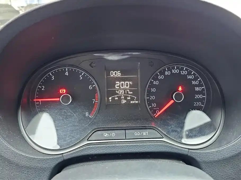 Volkswagen Polo 2016 1.4L Manual Trend фото 14