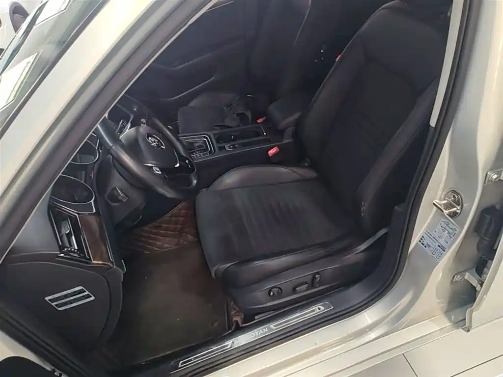 Volkswagen Magotan 2017 330TSI DSG Luxury фото 15