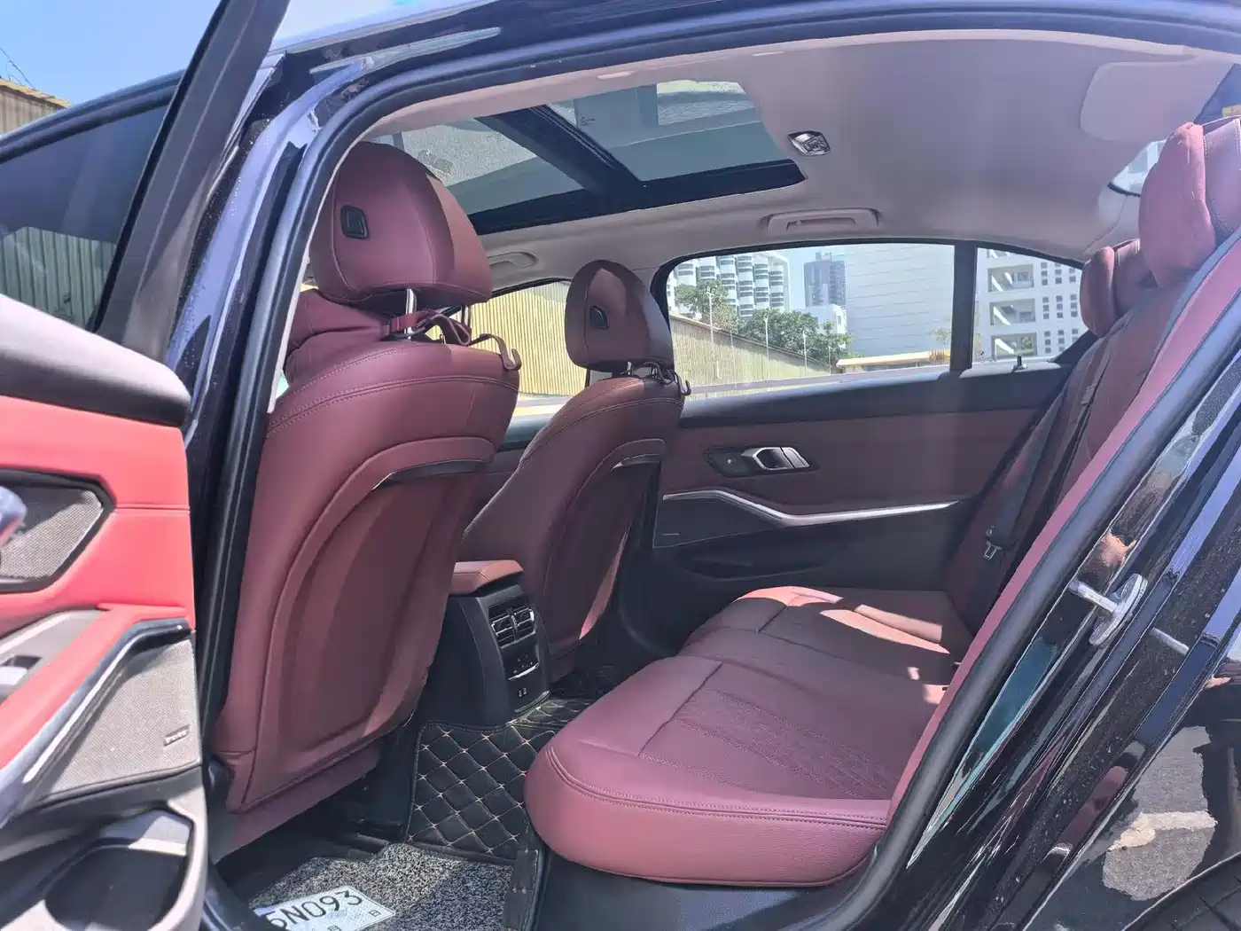 BMW 3 Series 2023 325Li M Sport Black Night Package фото 7
