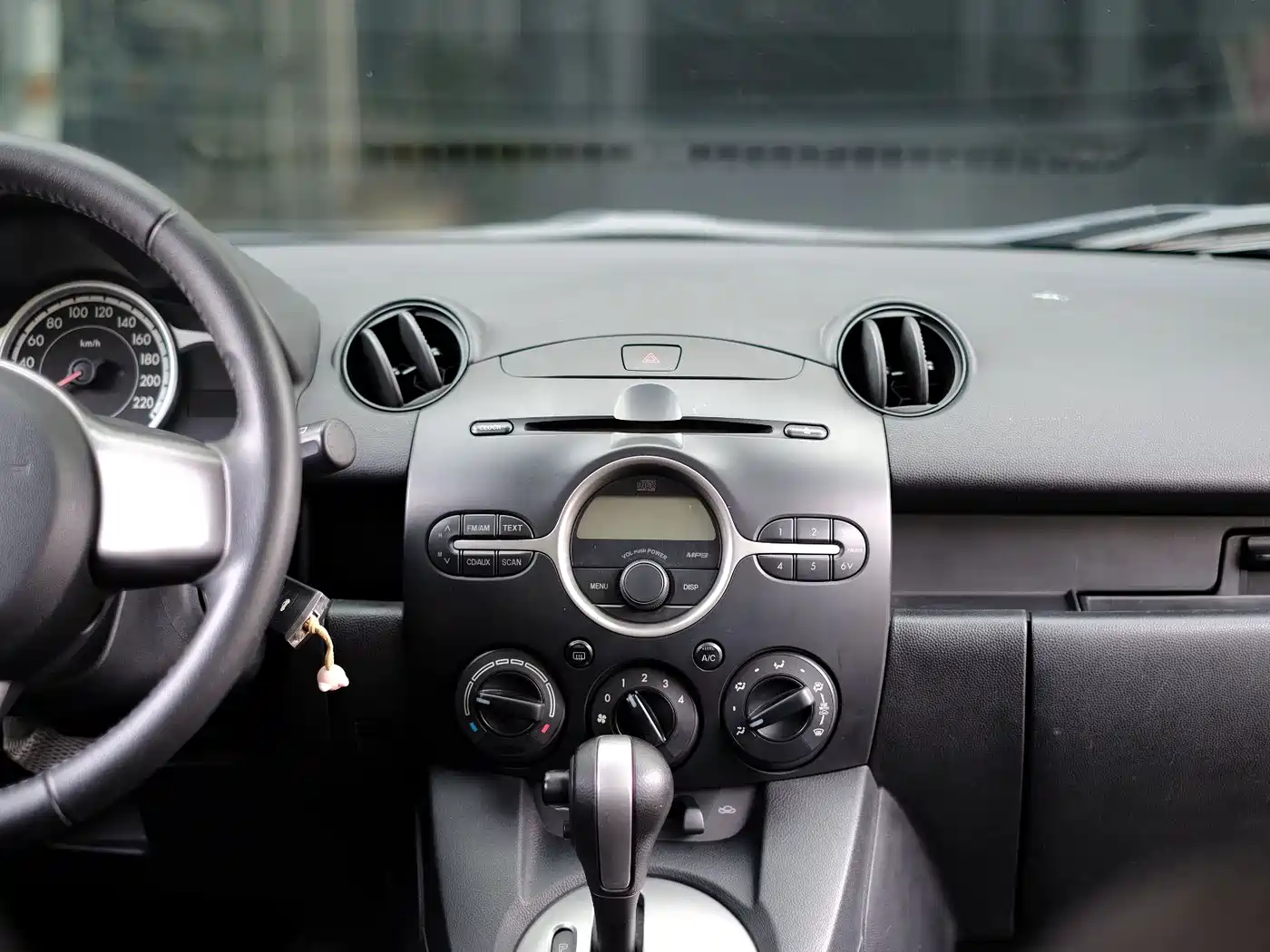 Mazda 2 2011 2011 Xuan Dong 1.5L Auto Luxury Edition