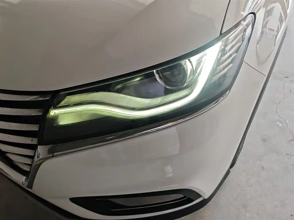 Фото 24 - Roewe RX5