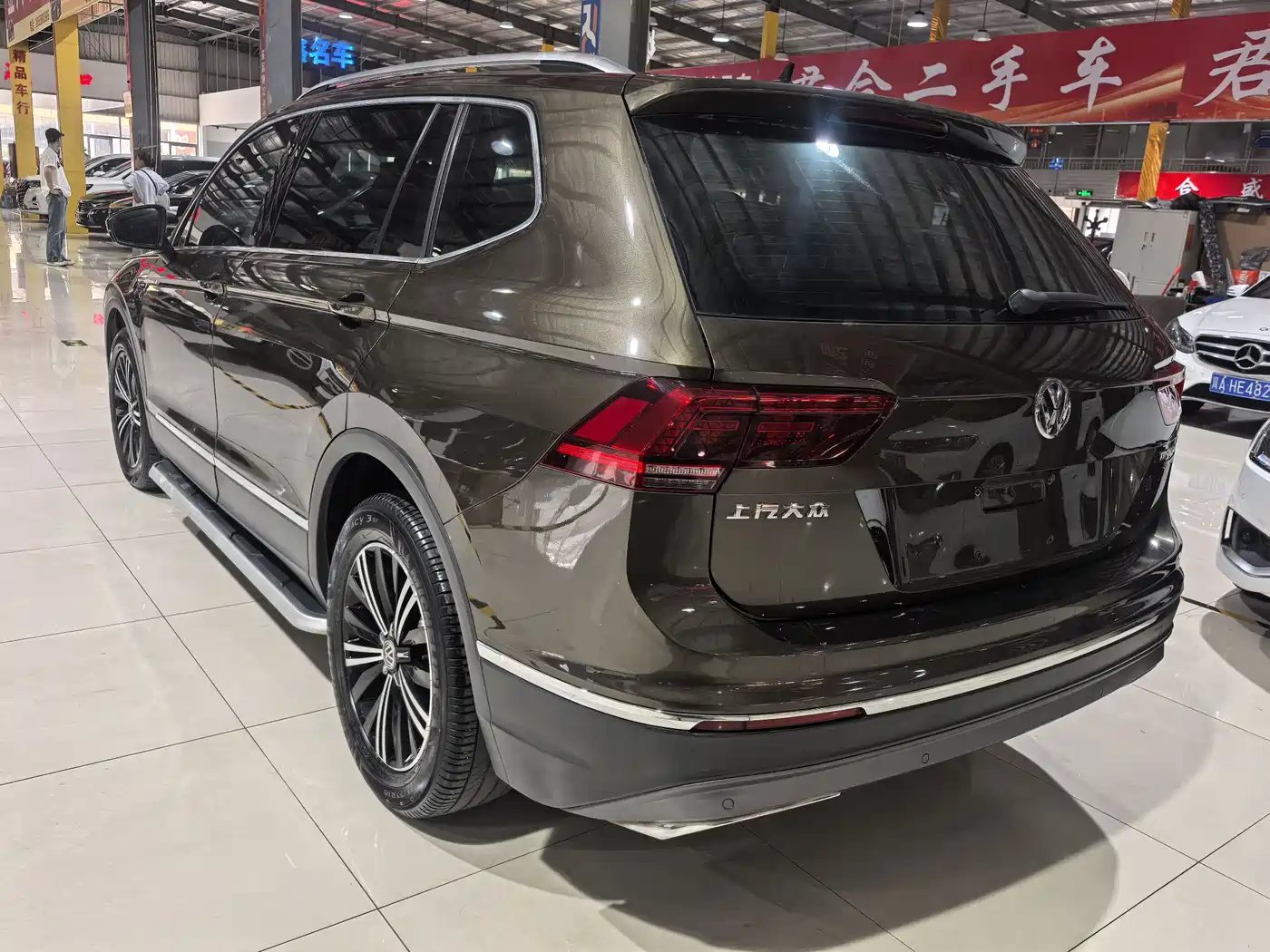 Volkswagen Tiguan L 2017 380TSI Automatic 4WD Luxury Edition фото 6