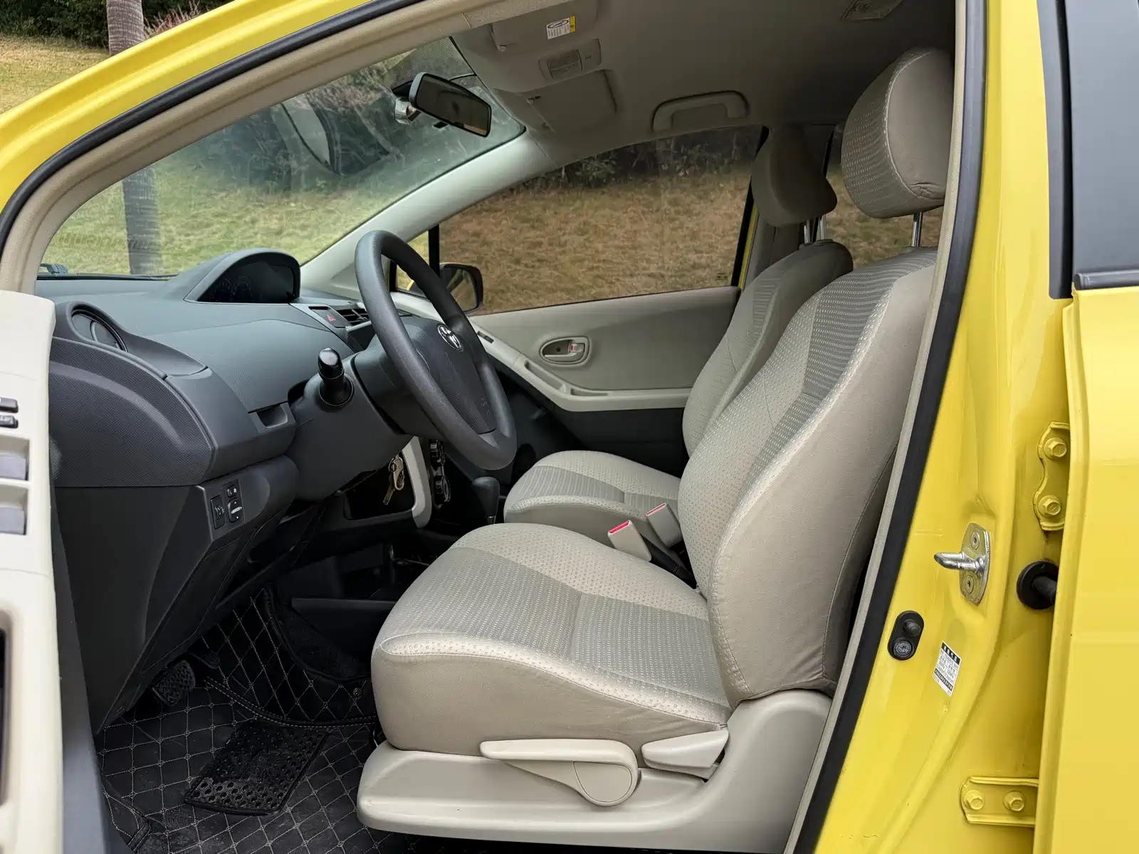 Photo 6 - Toyota Yaris