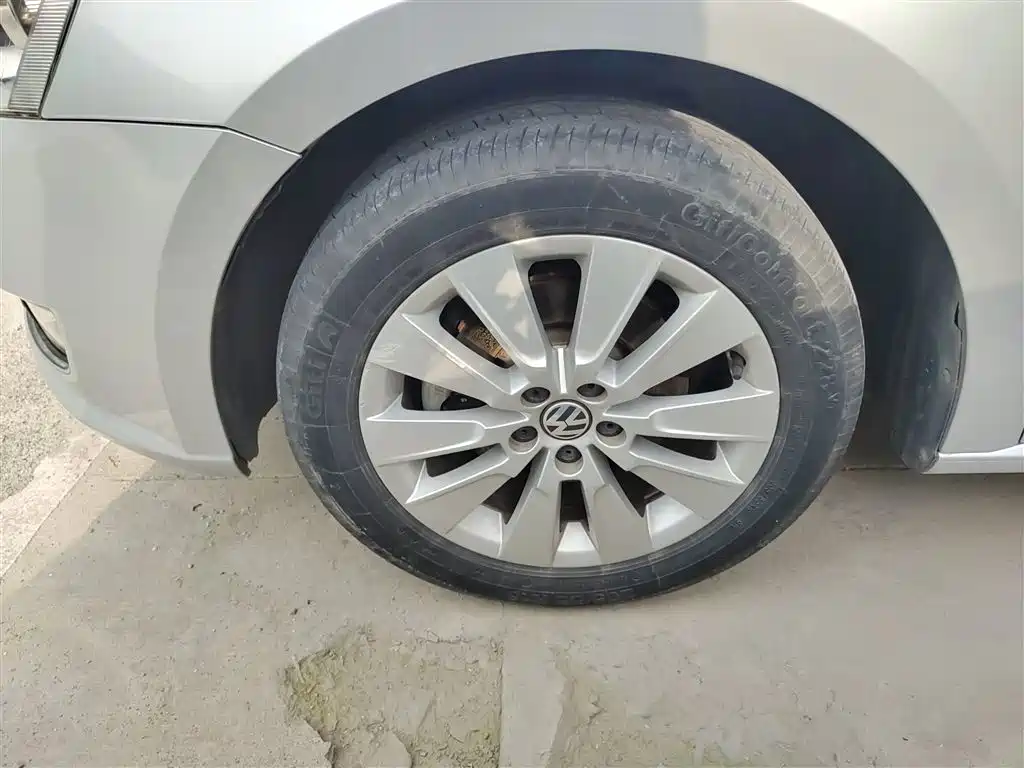 Volkswagen Lavida 2013 Facelift Classic 1.6L Automatic Comfort фото 29