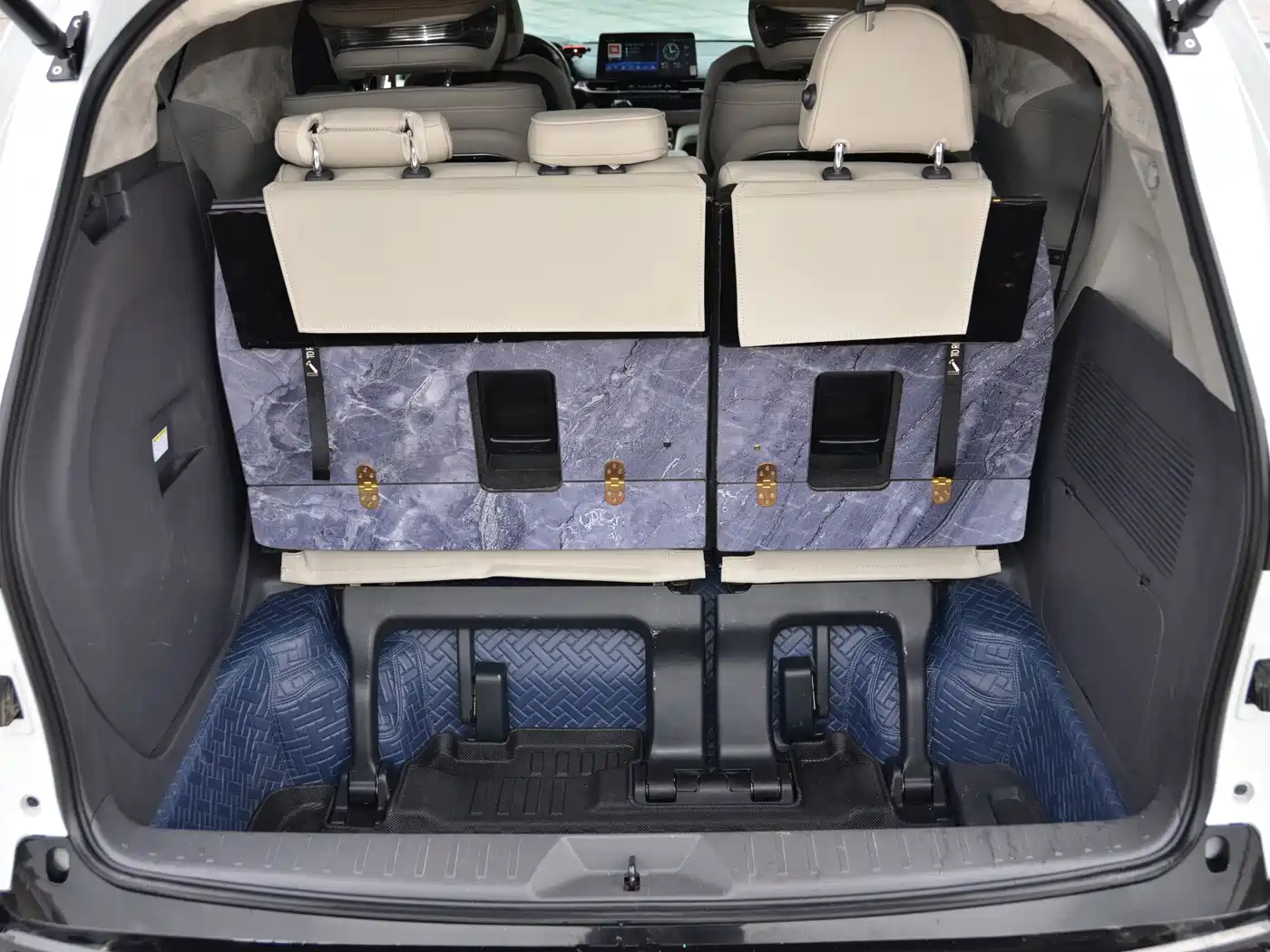 Toyota Sienna 2021 2.5L Hybrid Premium Edition фото 22