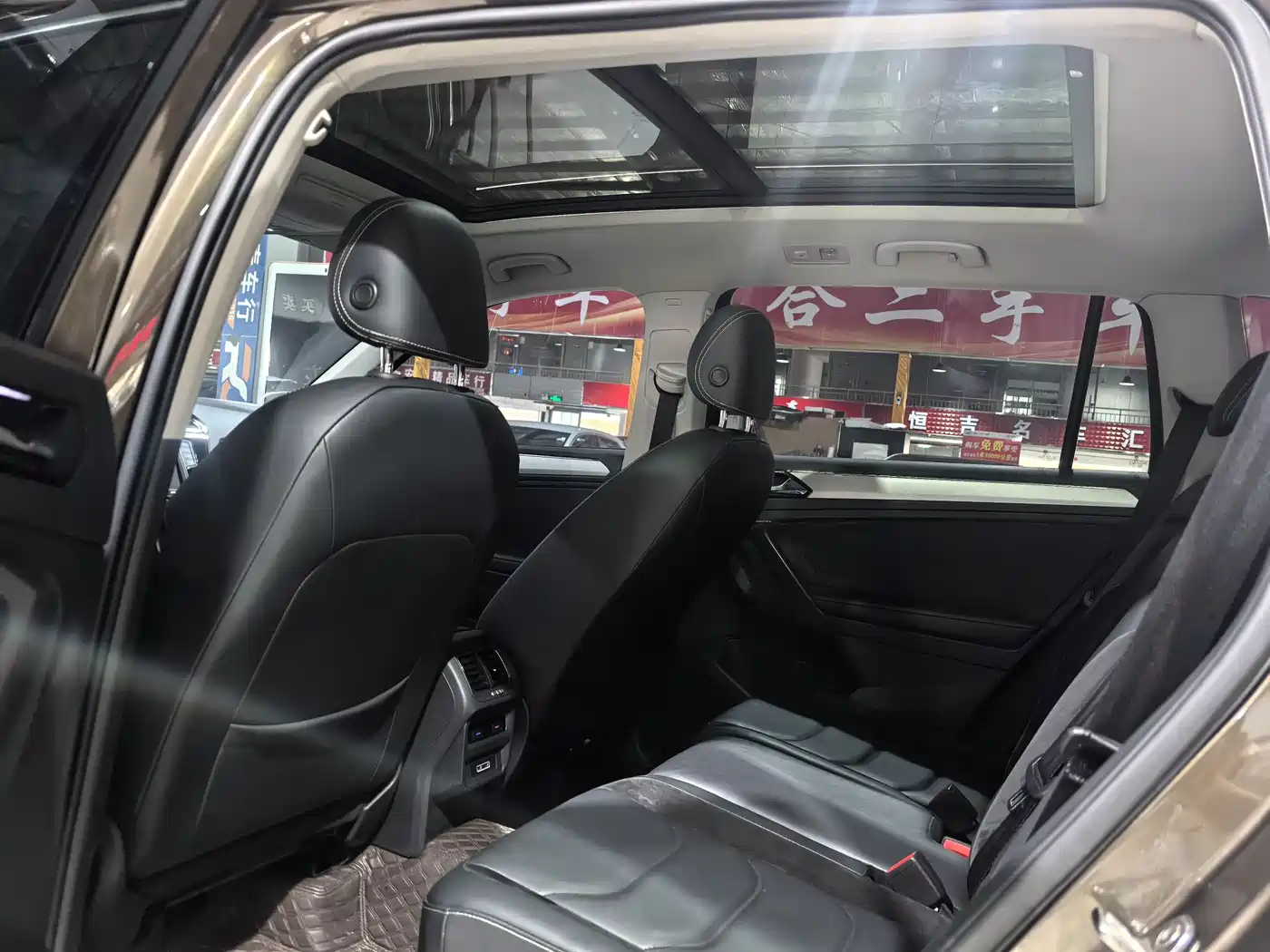 Volkswagen Tiguan L 2017 380TSI Automatic 4WD Luxury Edition фото 8