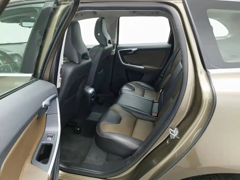 Фото 15 - Volvo XC60