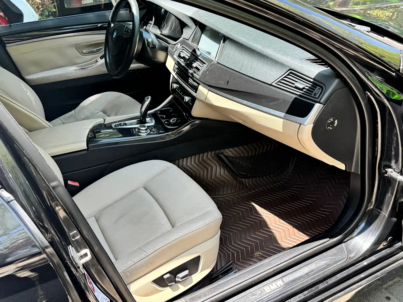BMW 5 Series 2011 523Li Luxury фото 11
