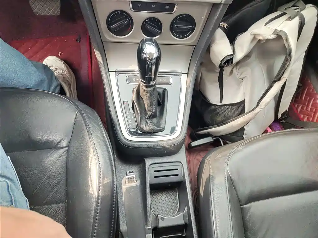 Volkswagen Lavida 2013 Facelift Classic 1.6L Automatic Comfort фото 11