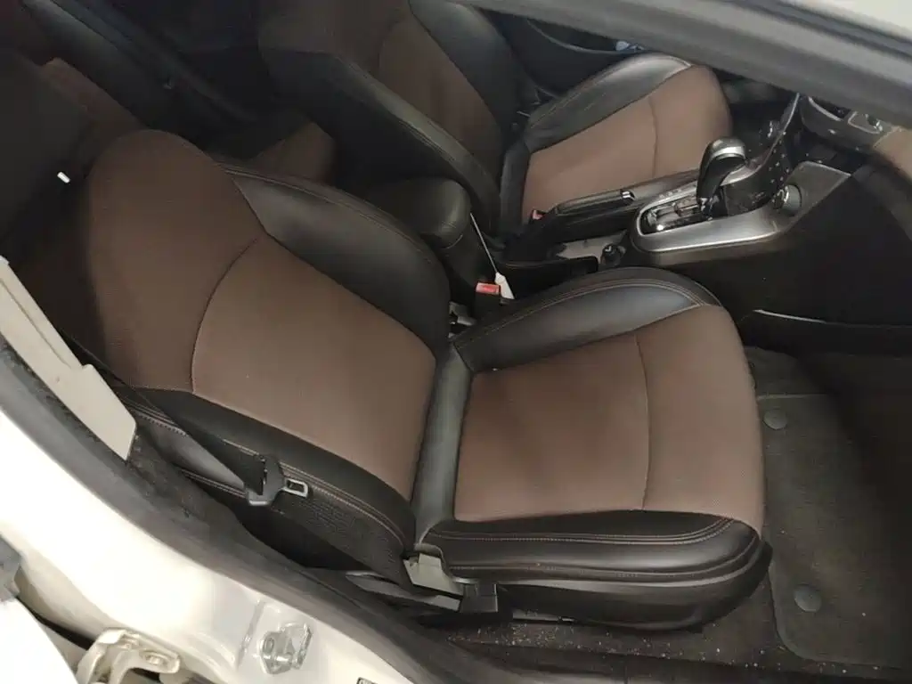 Фото 25 - Chevrolet Cruze
