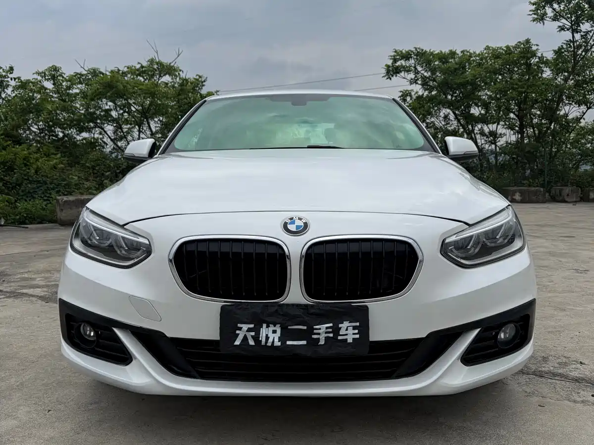 BMW 1 Series 2019 118i Fashion Edition фото 2