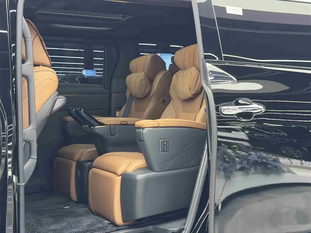 Toyota Vellfire 2024 Crown Hybrid 2.5L Executive Premium Edition фото 7