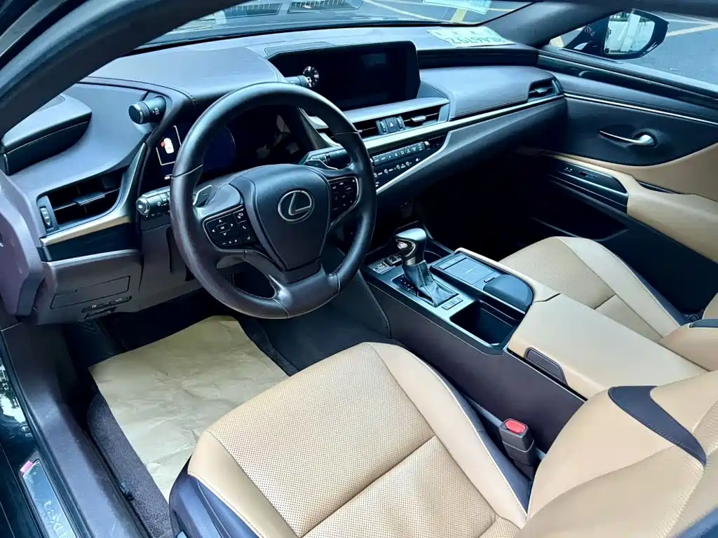 Фото 7 - Lexus ES