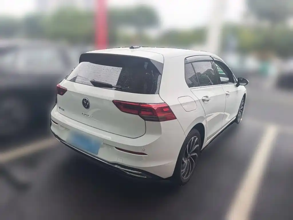 Фото 10 - Volkswagen Golf