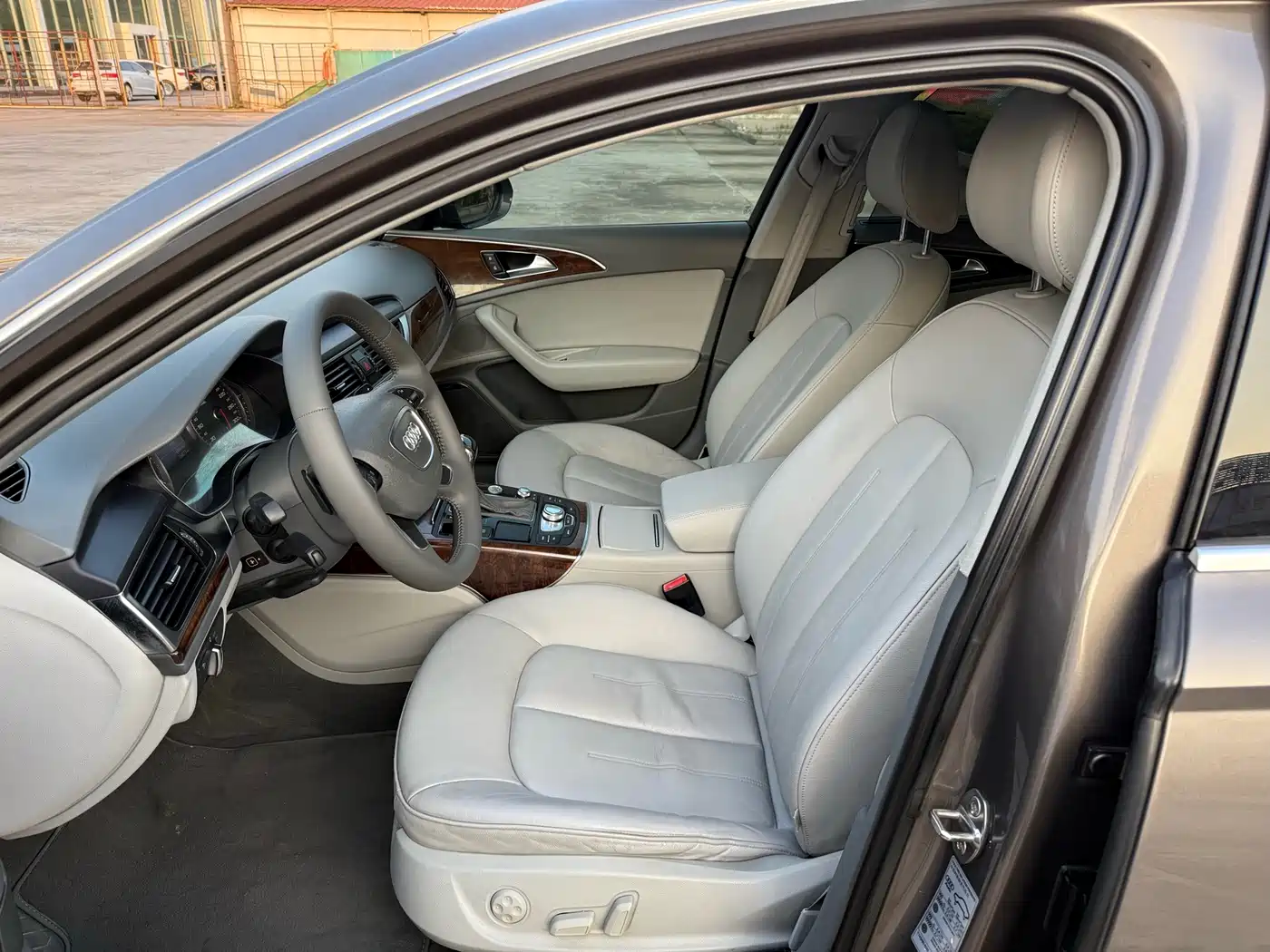 Photo 5 - Audi A6L