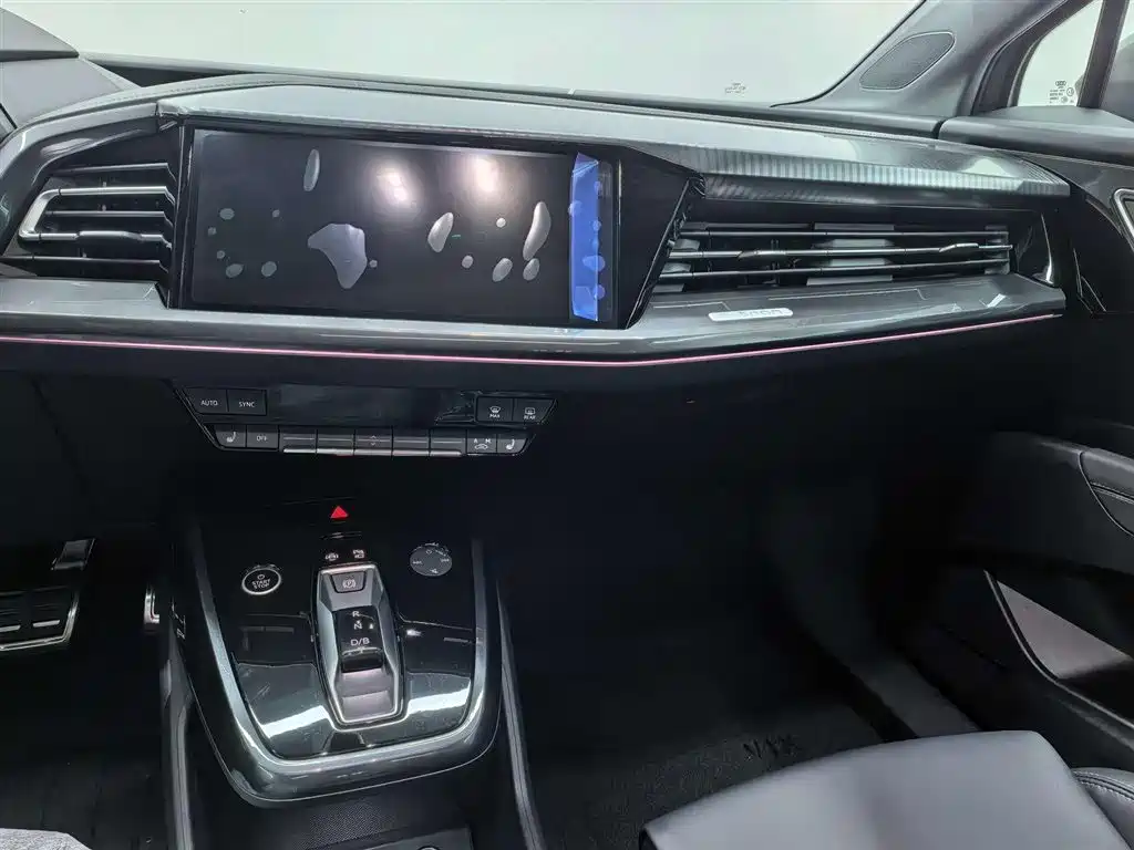 Фото 10 - Audi Q4 e-tron