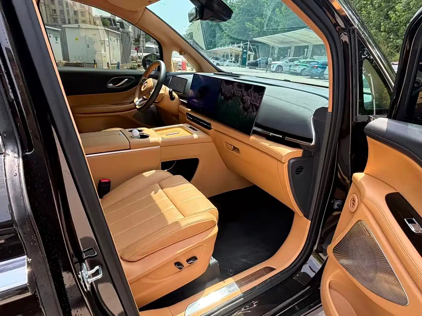 Voyah Auto Voyah Dreamer 2025 PHEV AWD Flagship Kunpeng Edition фото 6
