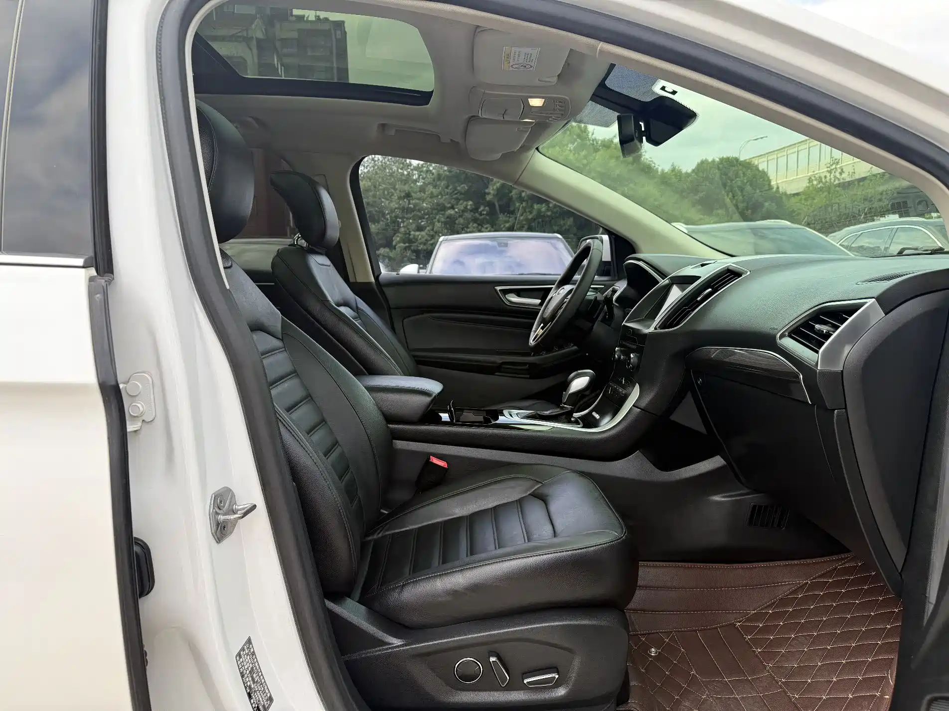 Фото 10 - Ford Edge
