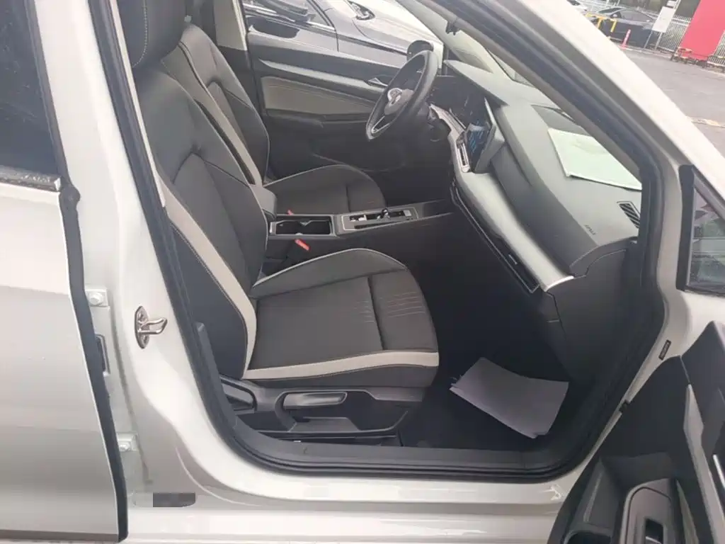 Фото 9 - Volkswagen Golf